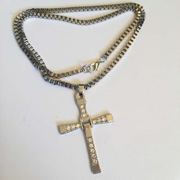 Dominic Toretto’s Cross Pendant - Picture 7 of 8